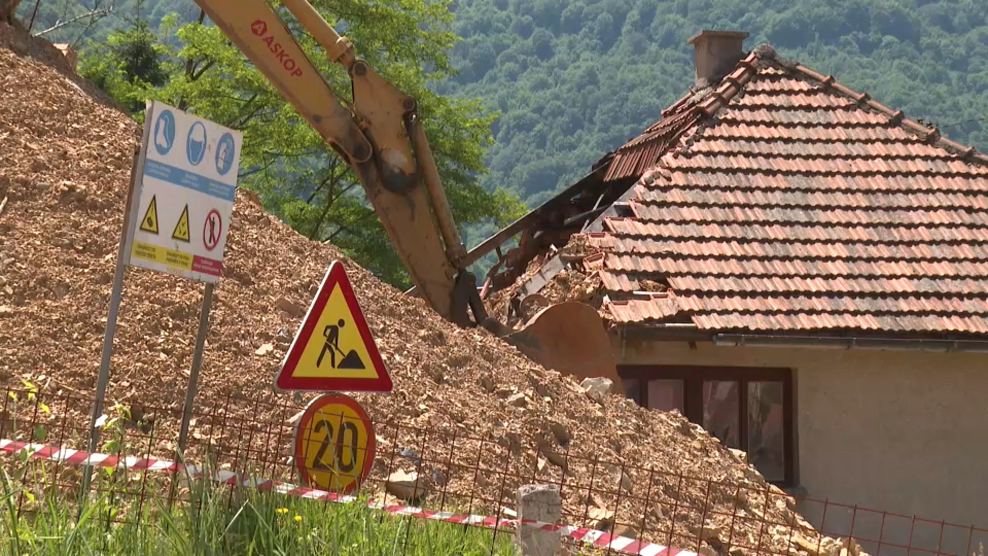 Izgradnja koridora Vc u praksi: Cijelo naselje postalo gradilište, rokovi probijeni, a mještani očajni